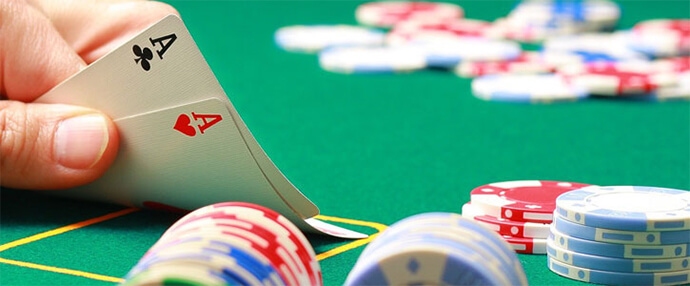Набір для гри в покер у алюмінієвому кейсі (300 фішок)